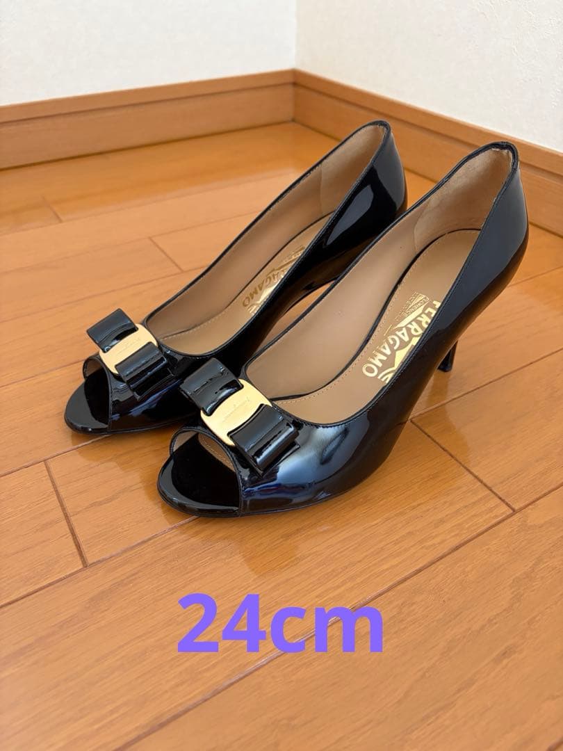 Ferragamo オープントゥパンプス　24cm