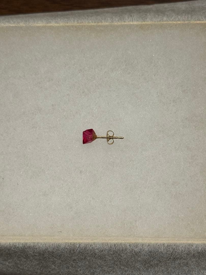 ボロロ スピネルクリスタル ロックピアス　保証書付き　K18 片耳用