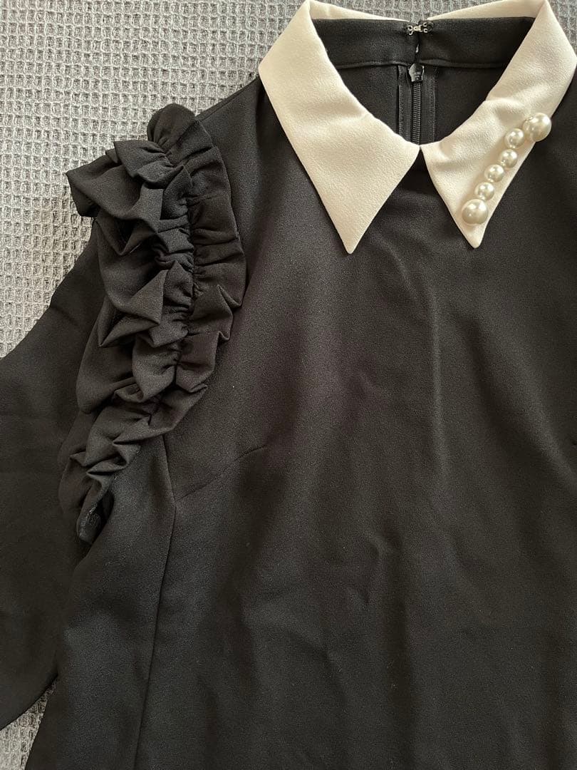 hue DAY TO EVENING ショルダーフリルブラウス パール装飾 36