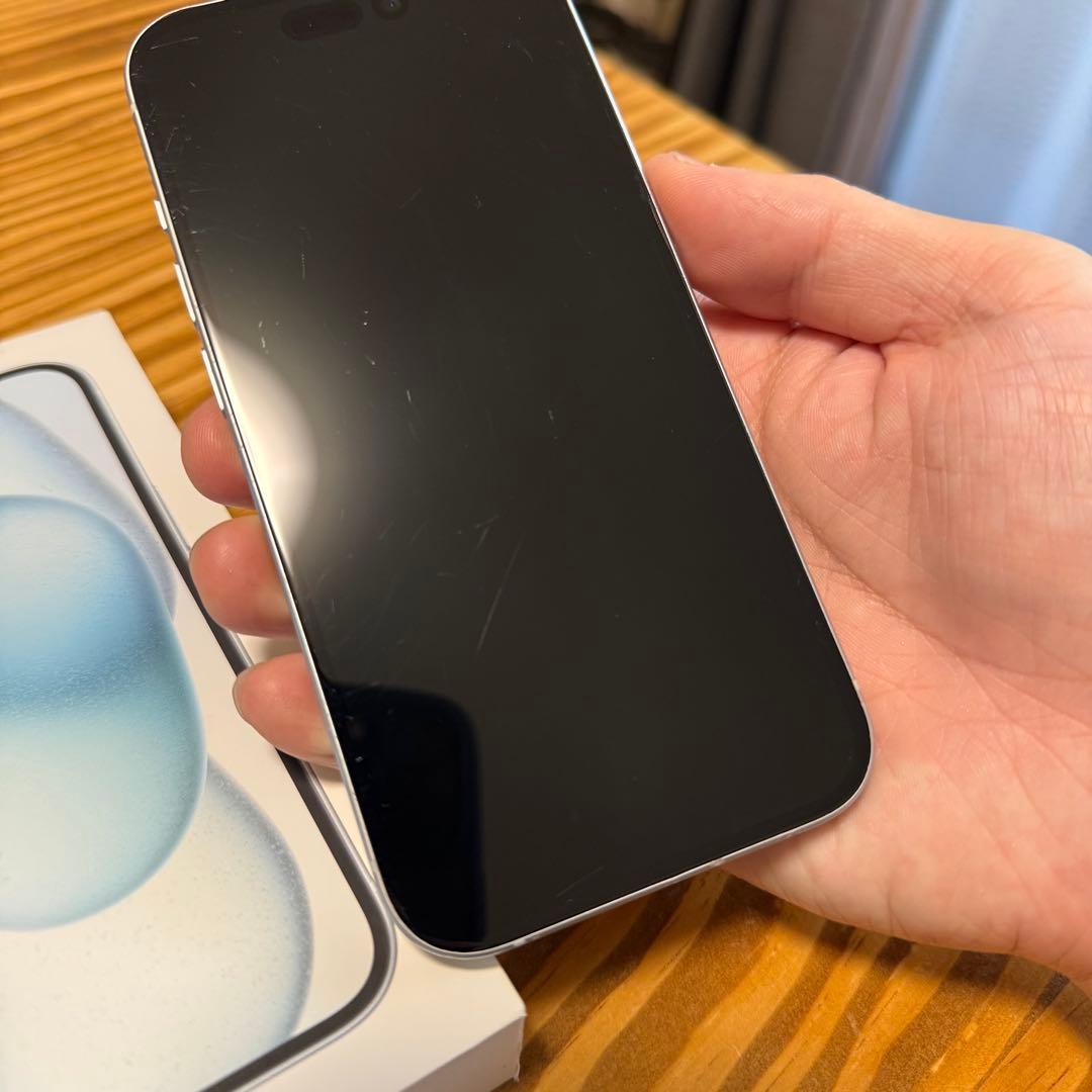 【期間限定値下げ】iPhone15 128GB SIMフリー 背面割れ
