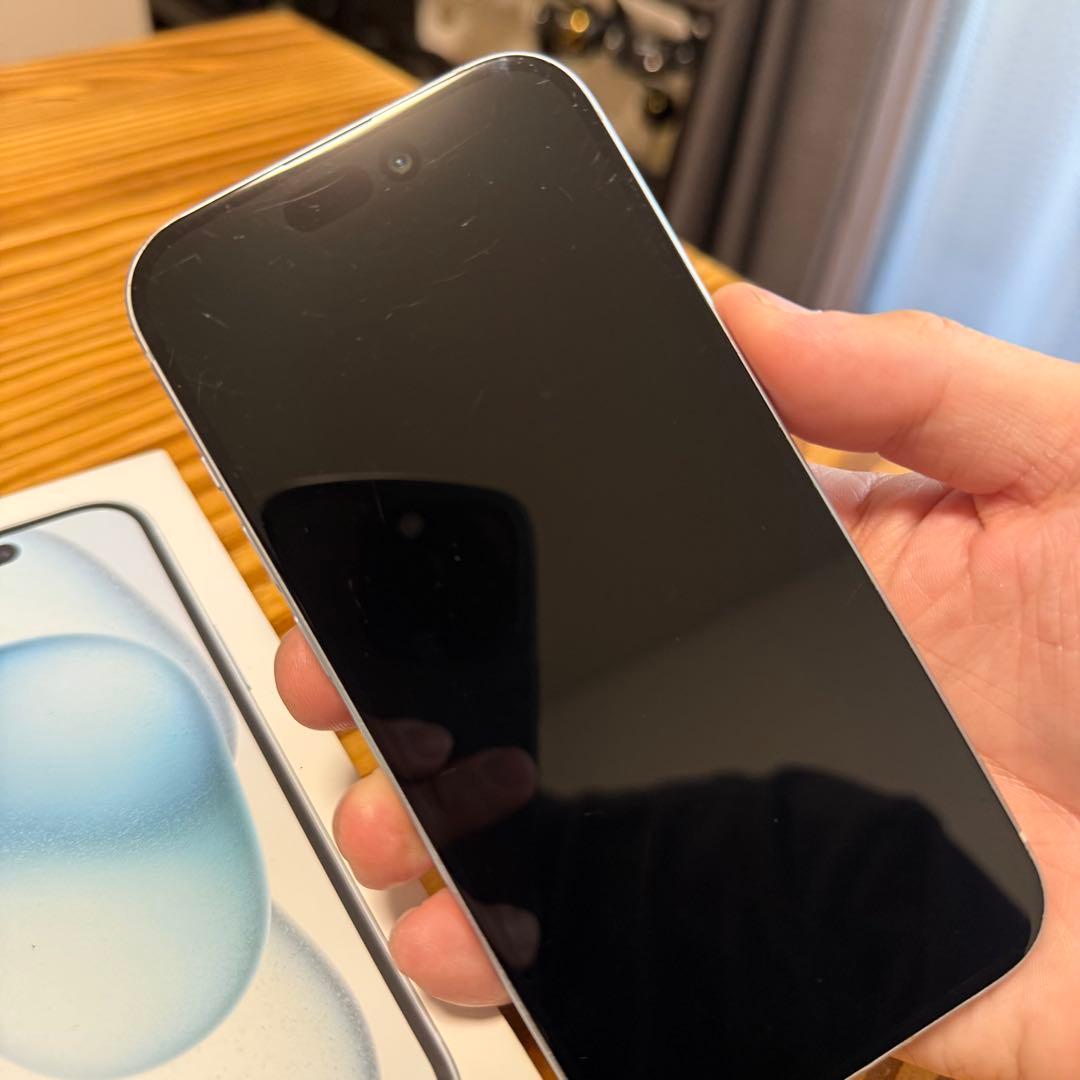 【期間限定値下げ】iPhone15 128GB SIMフリー 背面割れ