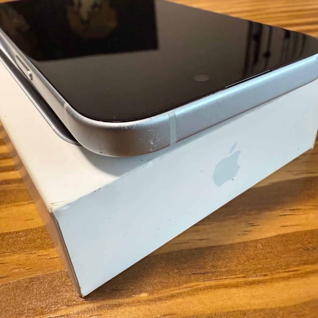 【期間限定値下げ】iPhone15 128GB SIMフリー 背面割れ