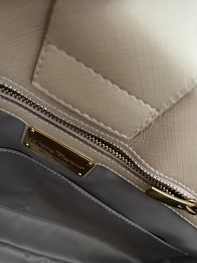 【値下げ済】【美品、付属品あり】ヴァラリボンバッグ