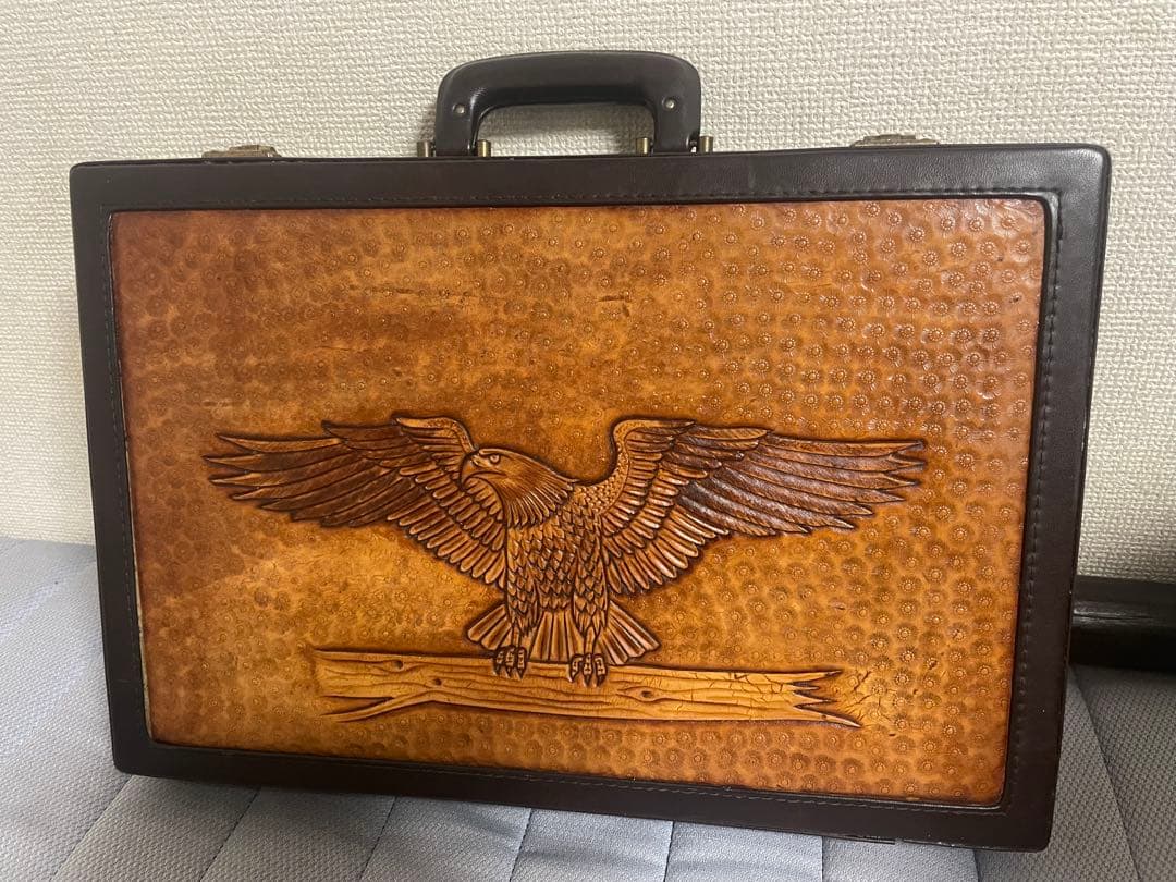レザーカーヴィング アタッシュケース 希少 60万以上 手彫り 神の鞄