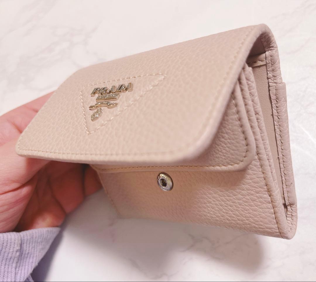 PRADA ベージュ 三つ折り財布