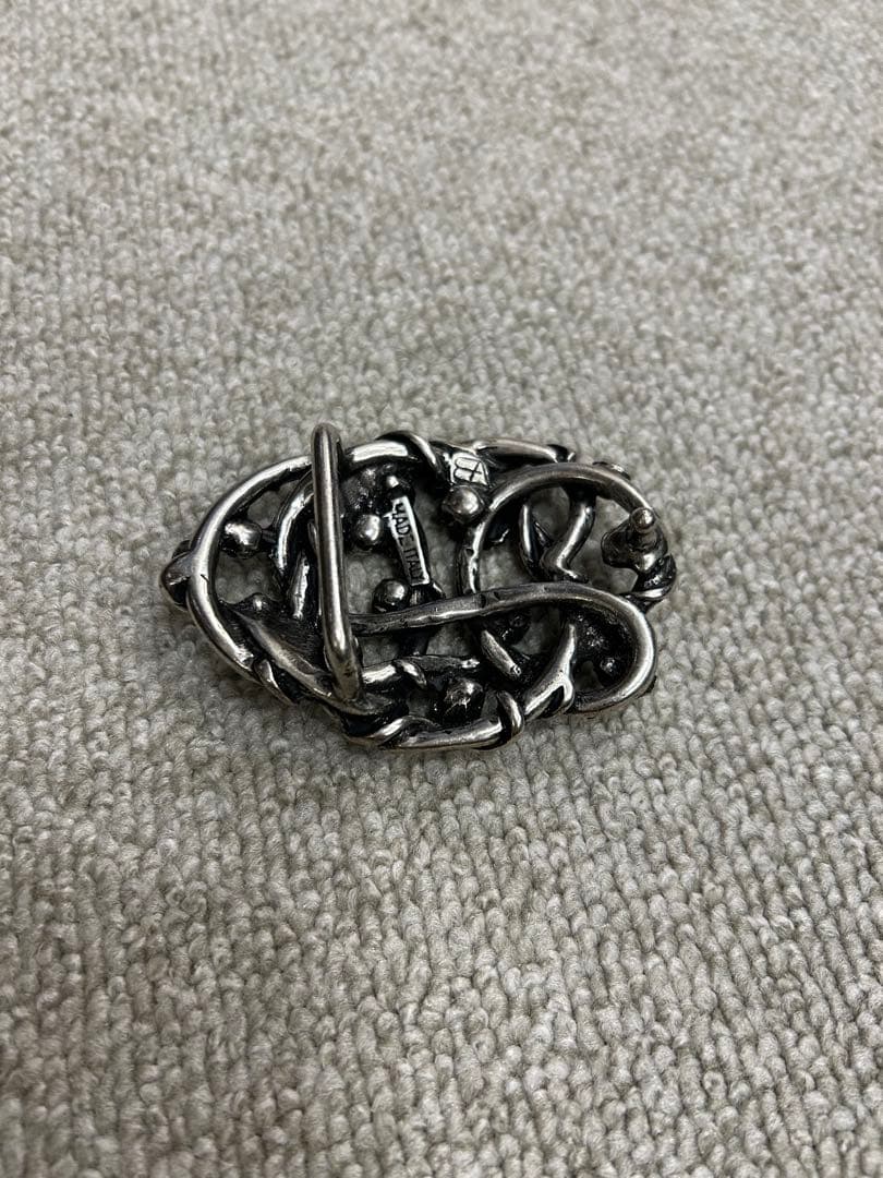 ELLIOT RHODESのベルトのバックル　スカルとバラ