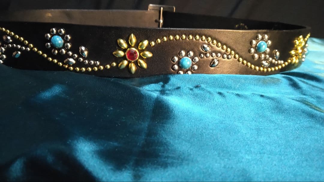 栃木レザーツタ&フラワースタッズベルト ニッケル&ブラス