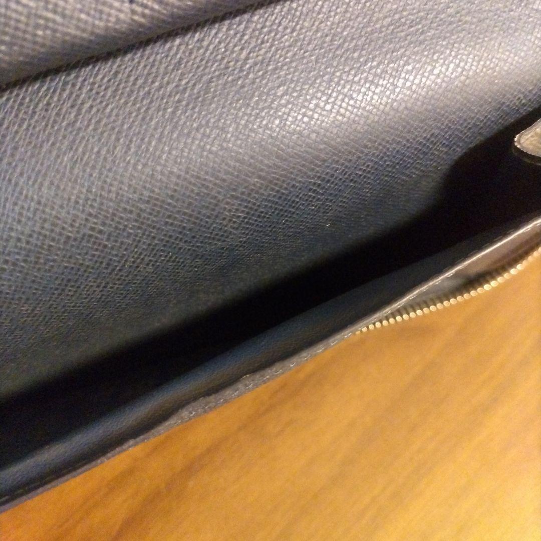 ルイ・ヴィトンのジッピーウォレット