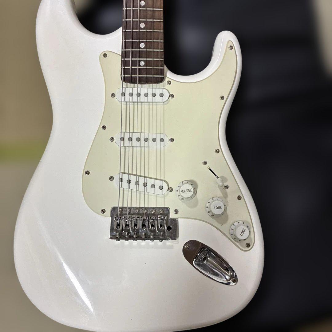 playtechホワイトエレキギター　美品　ケース付き