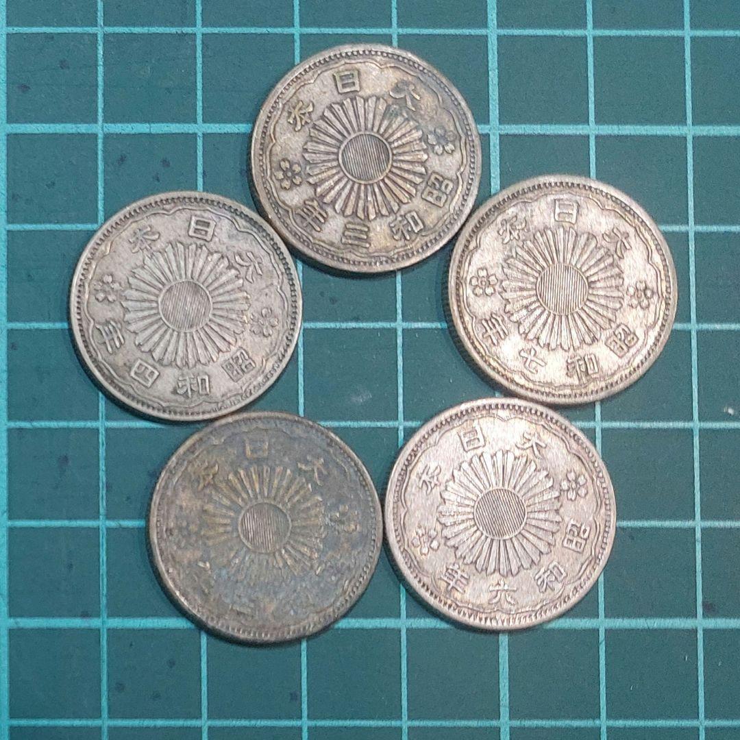 【古銭】美品　近代銭　昭和3、6、7年　小型50銭銀貨　トーン　匿名発送
