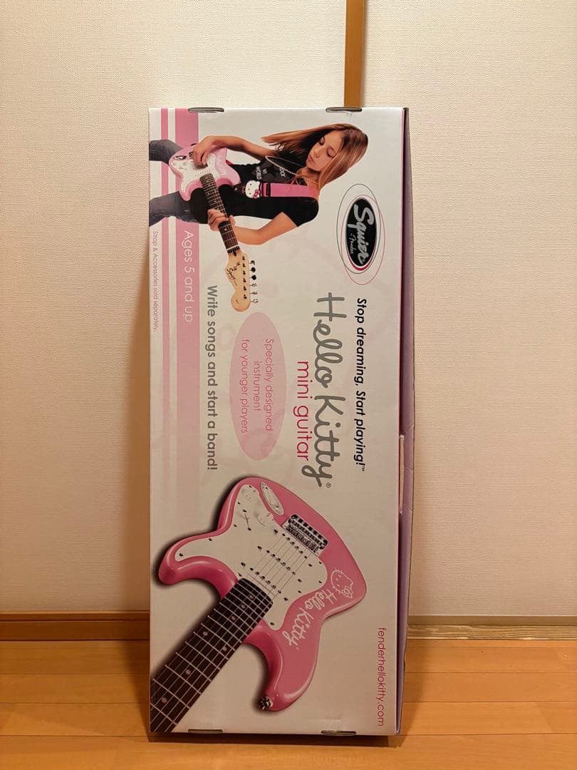 q*a様 Hello Kitty mini guitar Squier by F