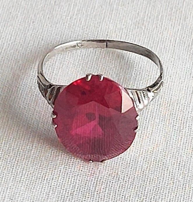 ルビー　アンティーク　ヴィンテージ　オーバルカット　ビンテージリング