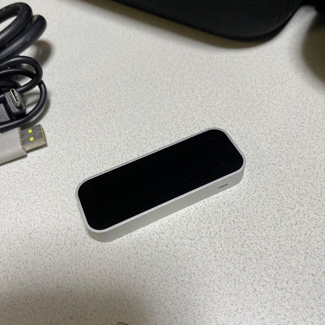 Looking Glass LKG-2K　LEAP Motion付属モデル