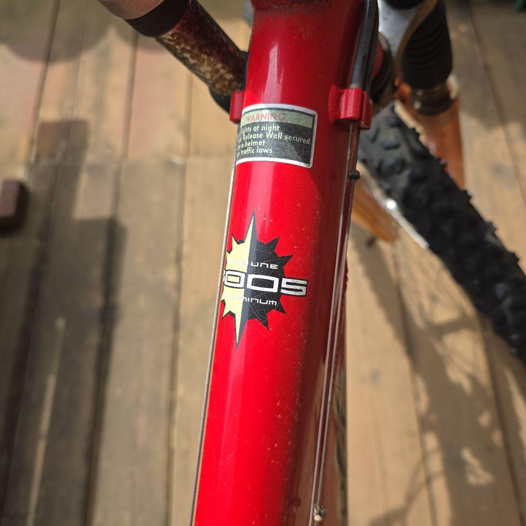 【ピッコロ】赤いマウンテンバイク