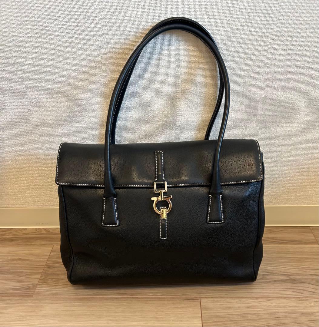 美品　フェラガモブラックレザートートバッグ