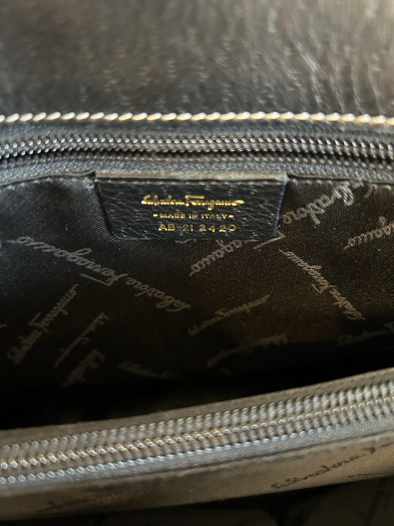 美品　フェラガモブラックレザートートバッグ