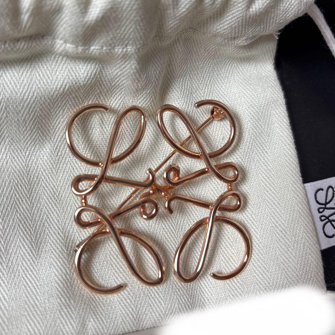 LOEWE ブローチ ローズゴールド