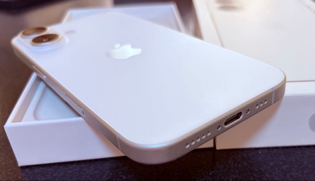 スマートフォン本体 iPhone16 (256GB)