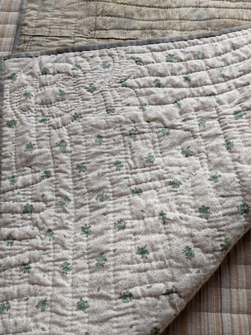 ハウスの冬景色　パッチワークキルト　タペストリー