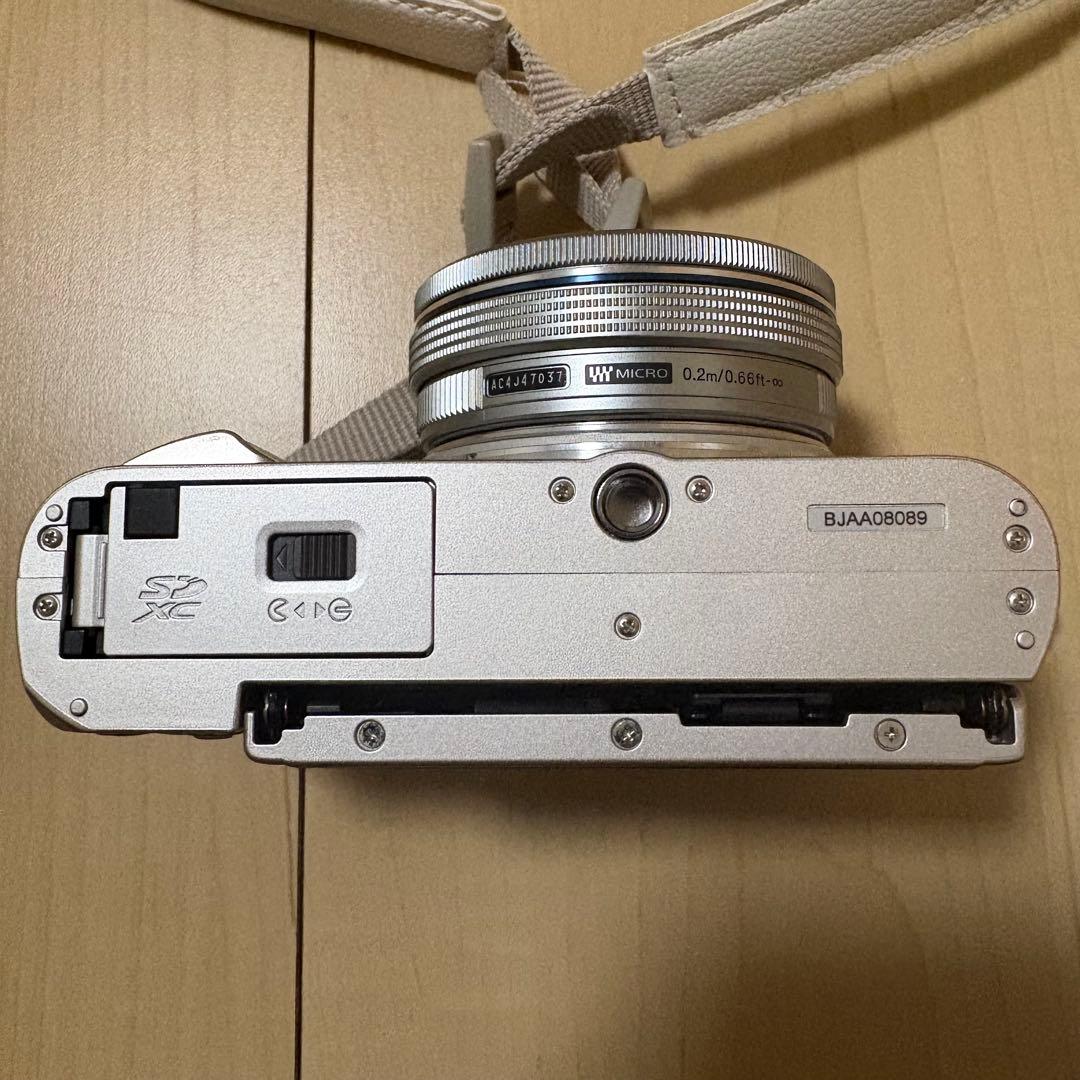 【OLYMPUS】ミラーレス一眼カメラ PEN E-PL10 14-42mmEZ