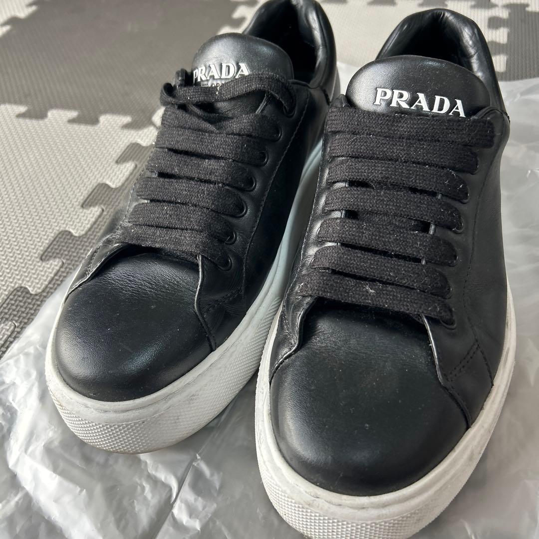 プラダ　スニーカー