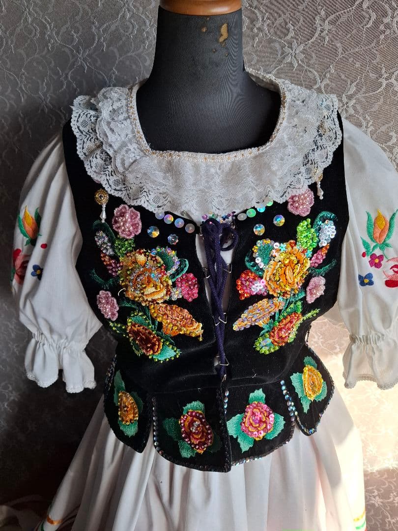 フォークダンス、チャコットベスト手刺繍