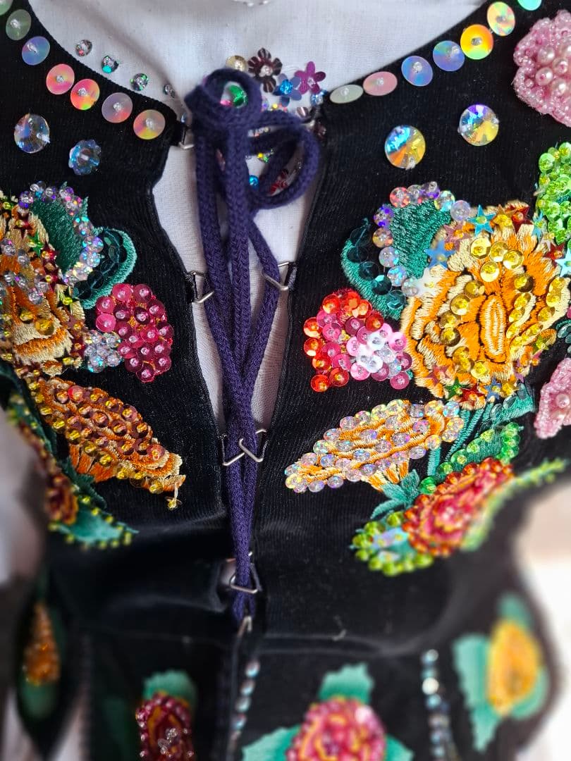 フォークダンス、チャコットベスト手刺繍