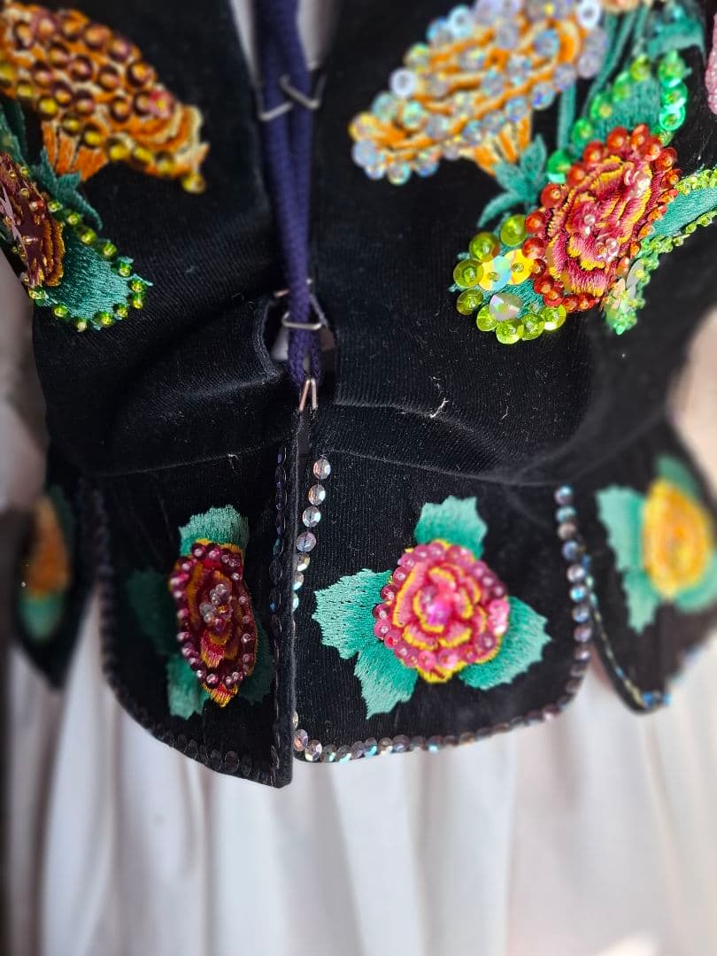 フォークダンス、チャコットベスト手刺繍