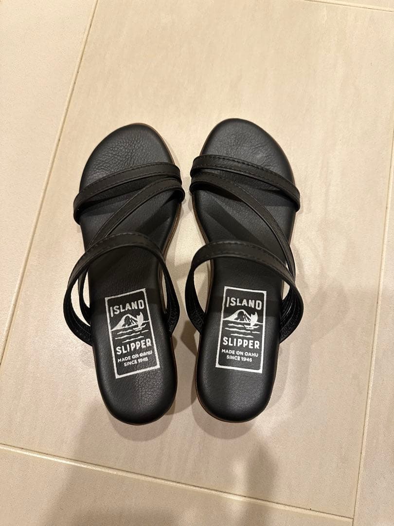 【ハワイ　アイランドスリッパ】レザーサンダル　黒　T950