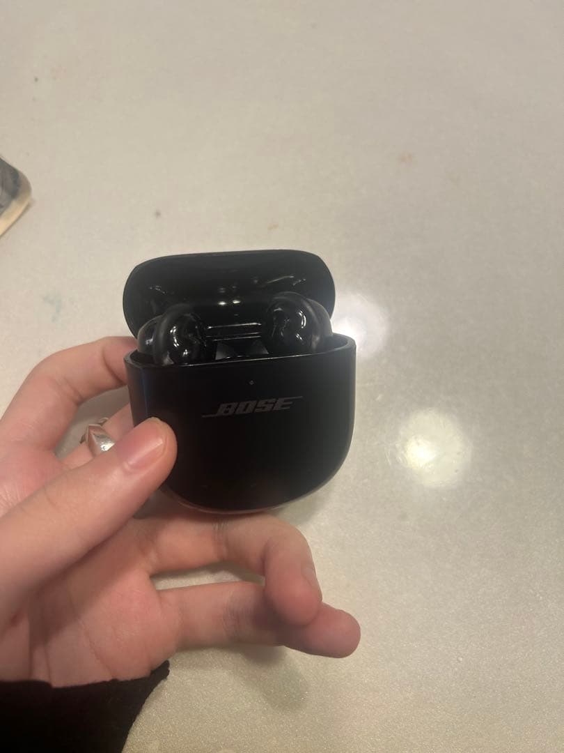 Bose クワイエットコンフォートイヤーバッツ 正常な本体とジャンクケース