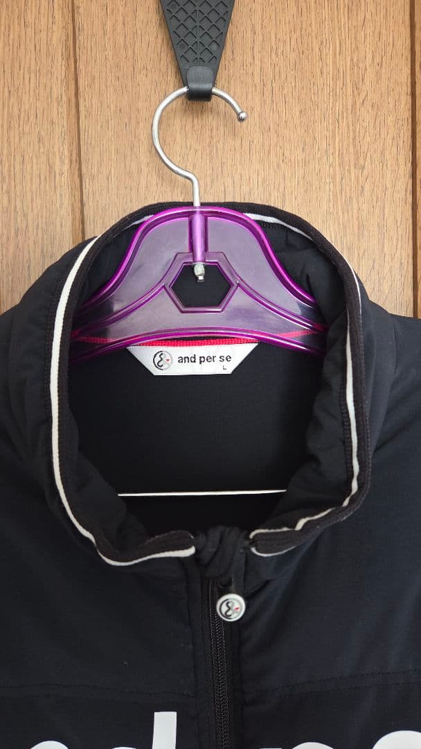 and per se ブラック ジップアップジャケット