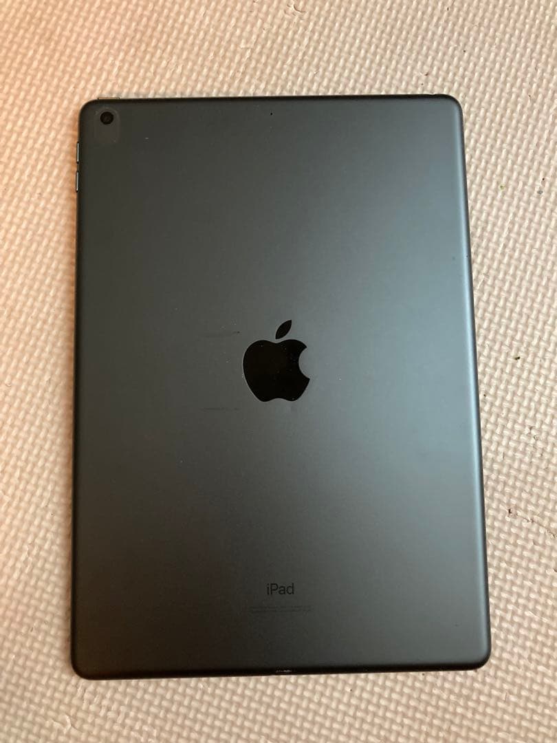 iPad 第7世代 32GB ジャンク品（充電不良・バッテリー劣化・本体湾曲あり