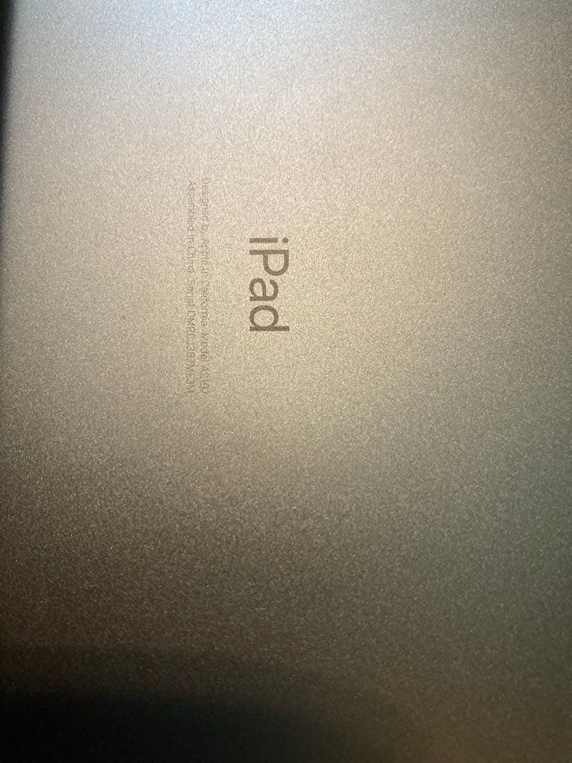 iPad 第7世代 32GB ジャンク品（充電不良・バッテリー劣化・本体湾曲あり