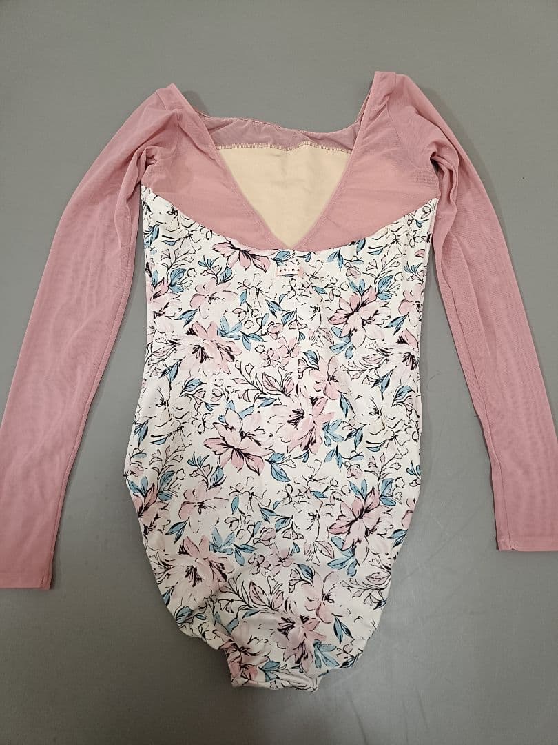 stina　スティナ　Mサイズ　長袖　タイプT　花柄　ピンク　人気　中古美品