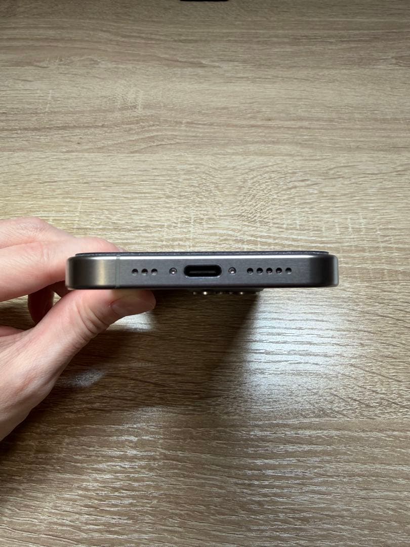 【極美品】iPhone 15 Pro 128G ホワイトチタニウム