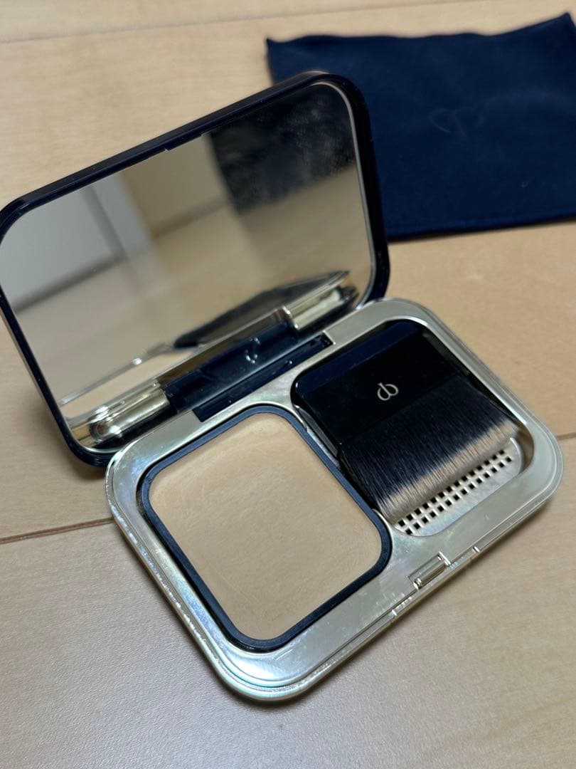 クレドポーボーテ　タンプードルエクラ　オークル10 ファンデーション　ブラシ