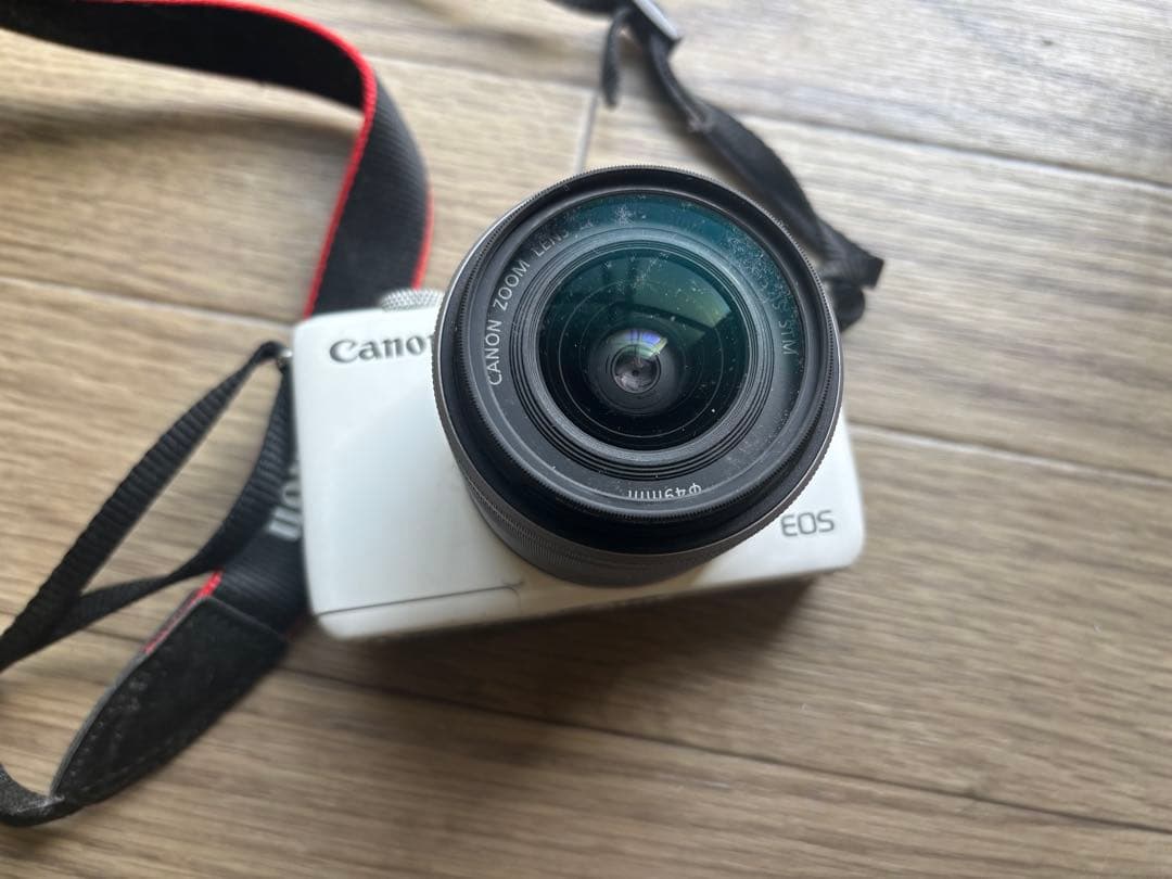Canon EOS M ミラーレスカメラ 本体とレンズ付き