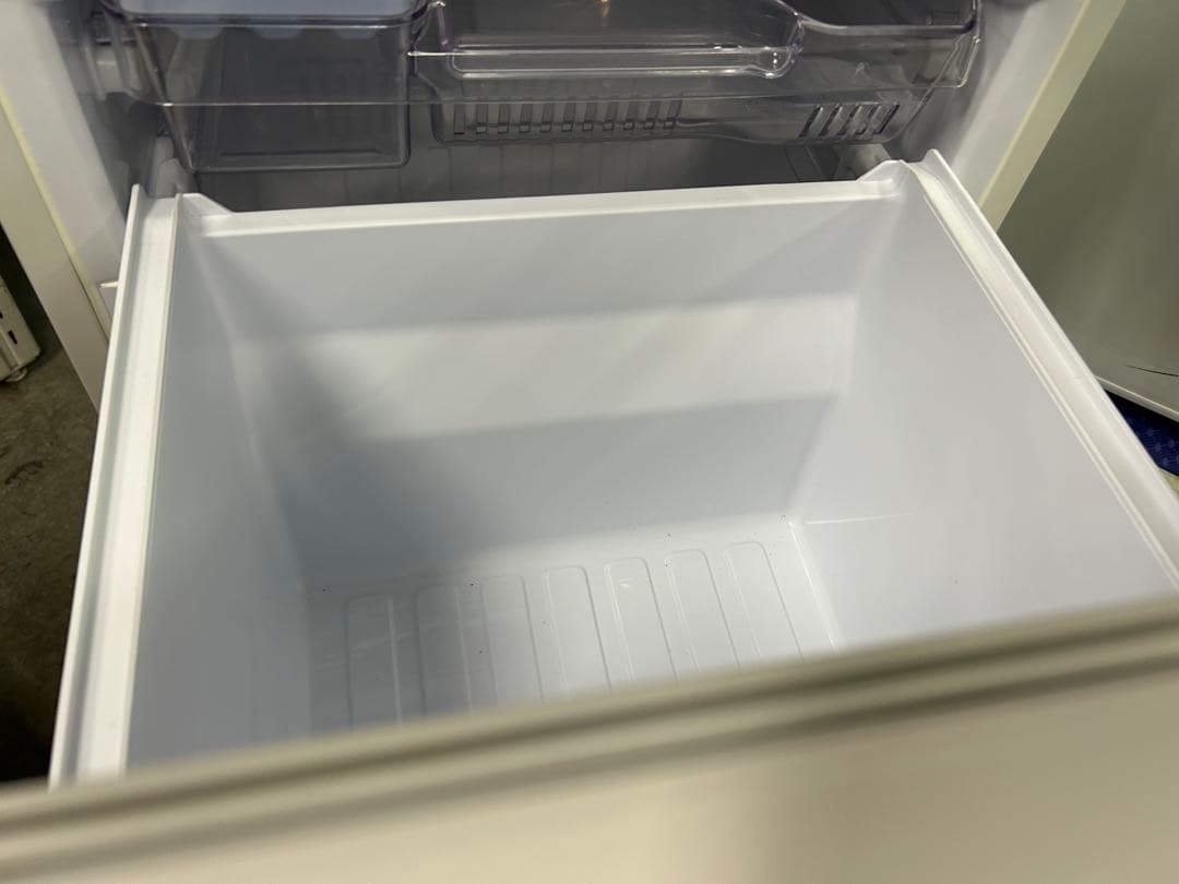 名古屋市内無料配送54★三菱 146L冷蔵庫 2022年製 MR-P15G-W