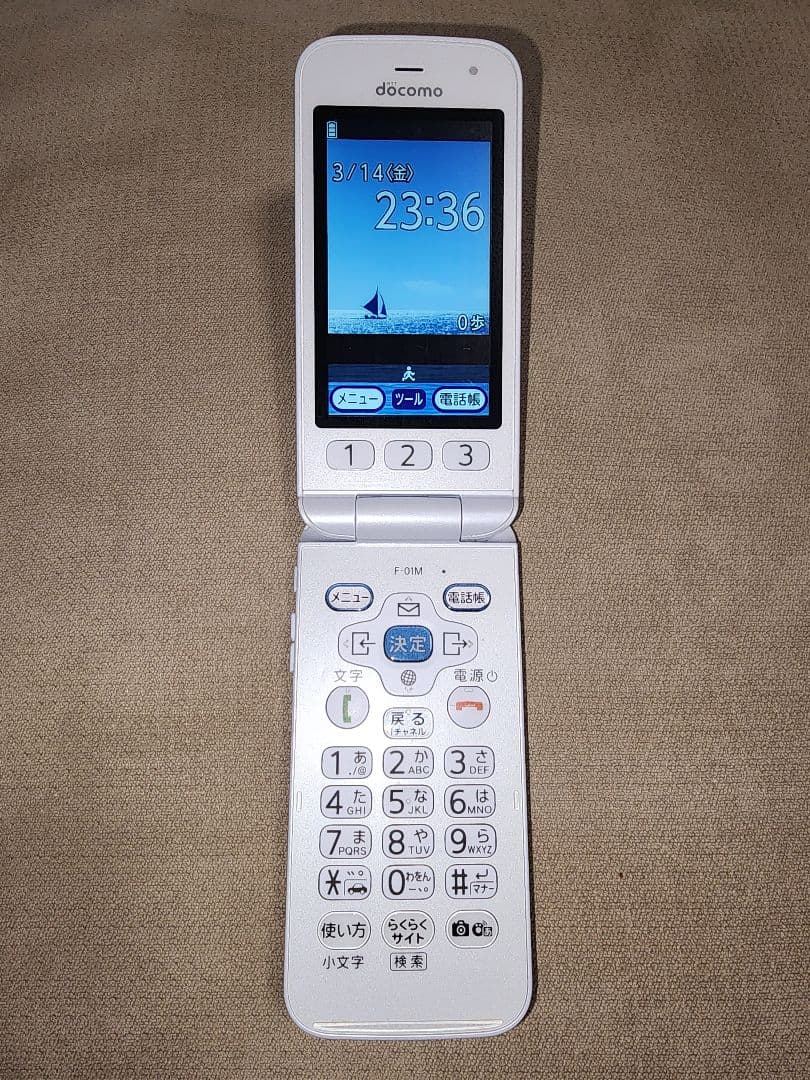 ドコモ　らくらくホン　F-01M　4G対応　ホルダー付