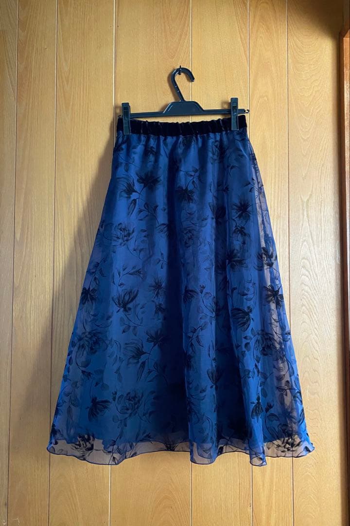 ストロベリーフィールズ　2024AW フロッキー花柄フレアスカート　ネイビー