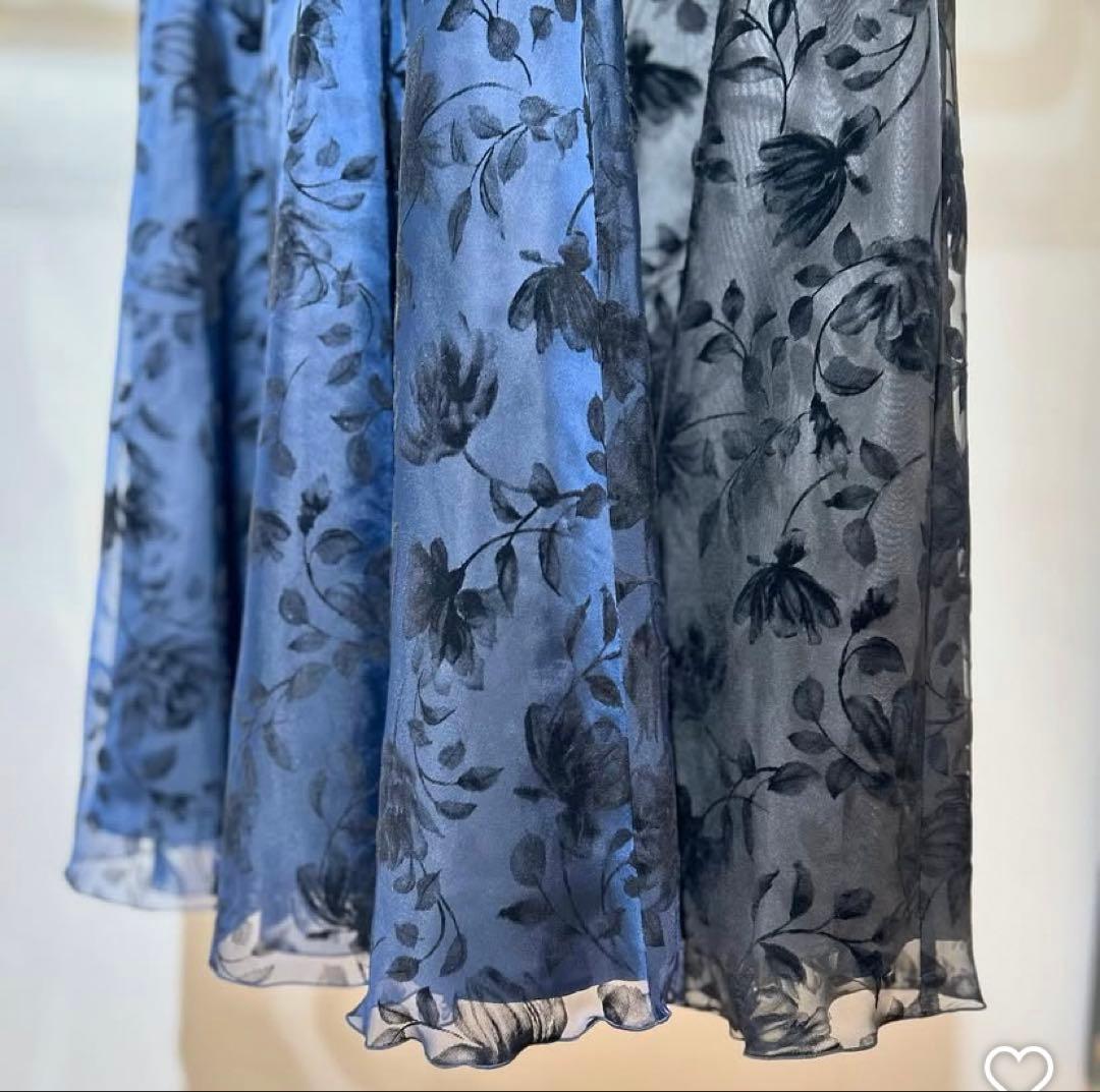 ストロベリーフィールズ　2024AW フロッキー花柄フレアスカート　ネイビー