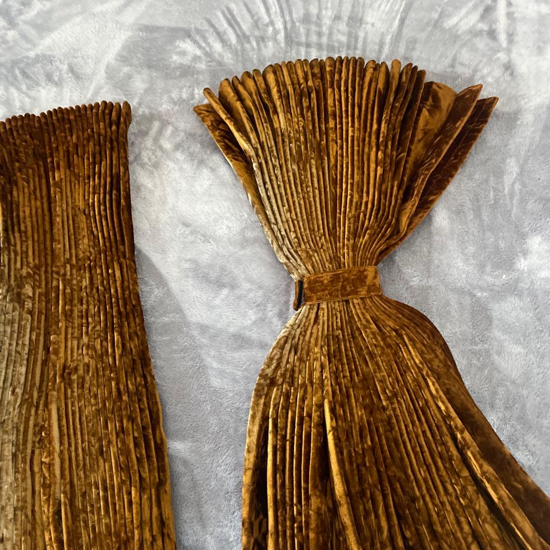 金華山　チンチラ　仮眠カーテン　ゴールド。デコトラ　トラック