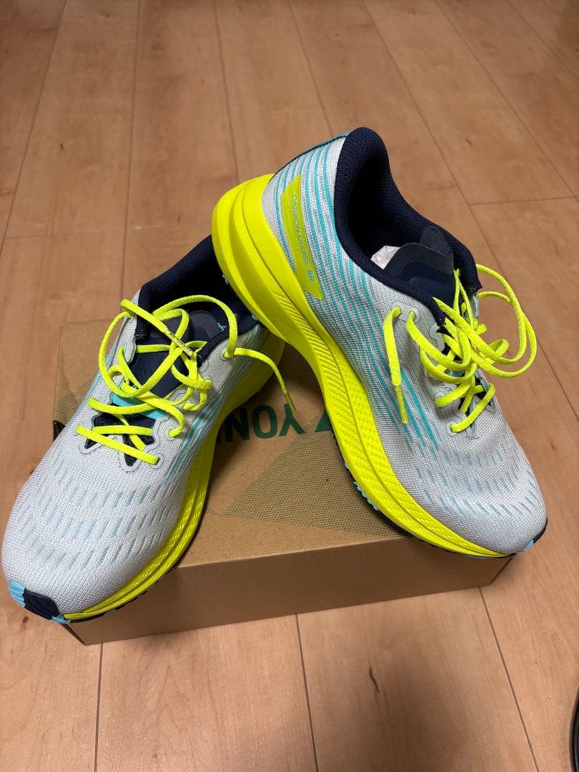 ヨネックス　カーボンクルーズSRメン. SHRSR1M 新品