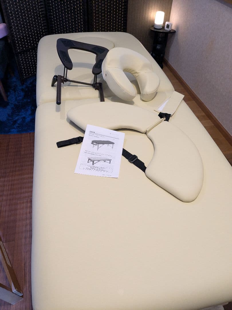 【美品】ネチュラ☆フラットメモリー施術ベット エステ/リラク バニラ色