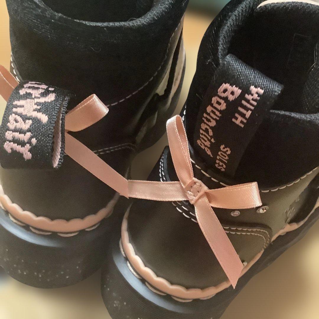 Dr. Martens バレンタイン限定品キラキラ可愛いスタッズブーツ交渉あり。