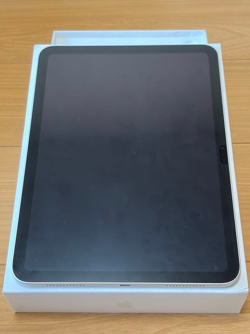 iPad 第10世代 Wi-Fi64GB シルバー ESRケース付き