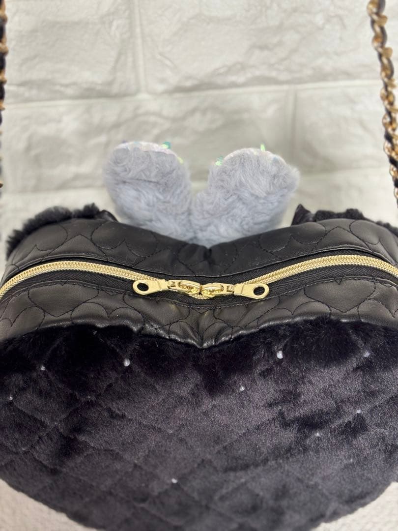 m*e様 コヤンイサムチョン　ハンドメイド　ハート型ファーショルダーバッグ　黒