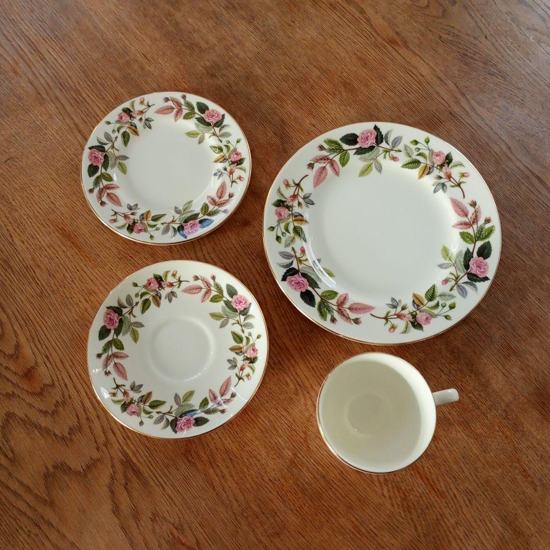 ウェッジウッド　ハザウェイローズ　トリオ　20.5cm　★おまけ15.5cm★