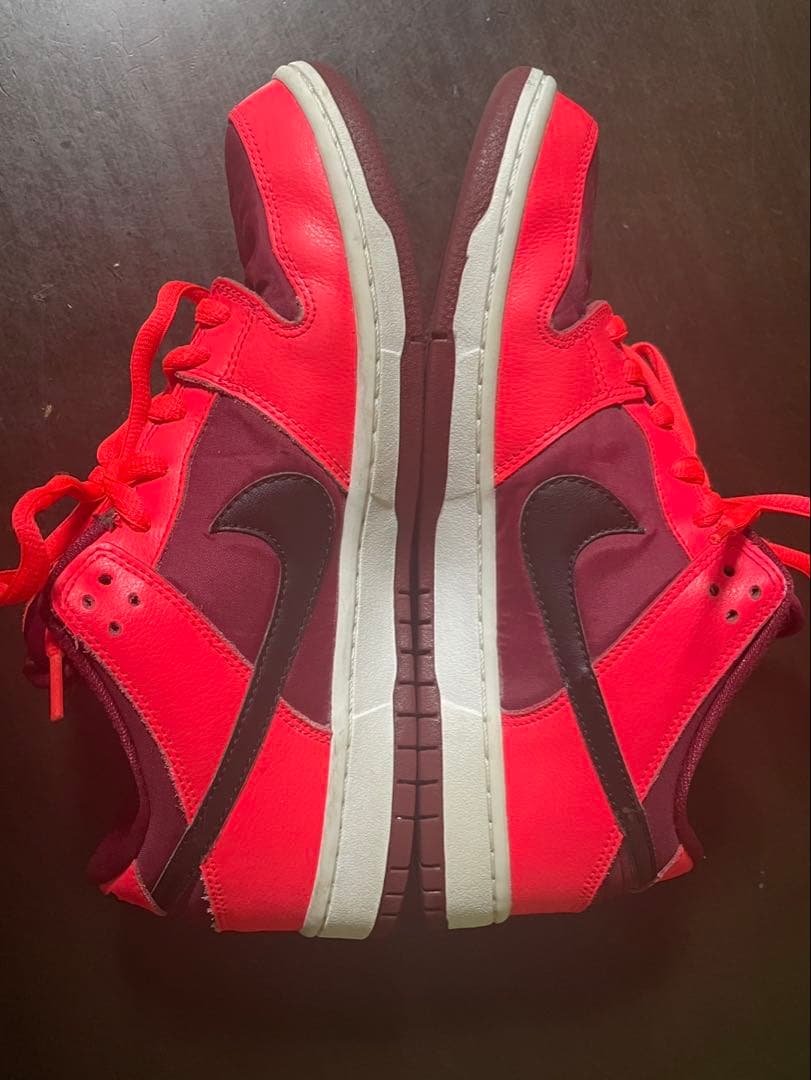 シューズ(男性用) NIKE SB DUNK LOW Laser Crimson 27.5cm