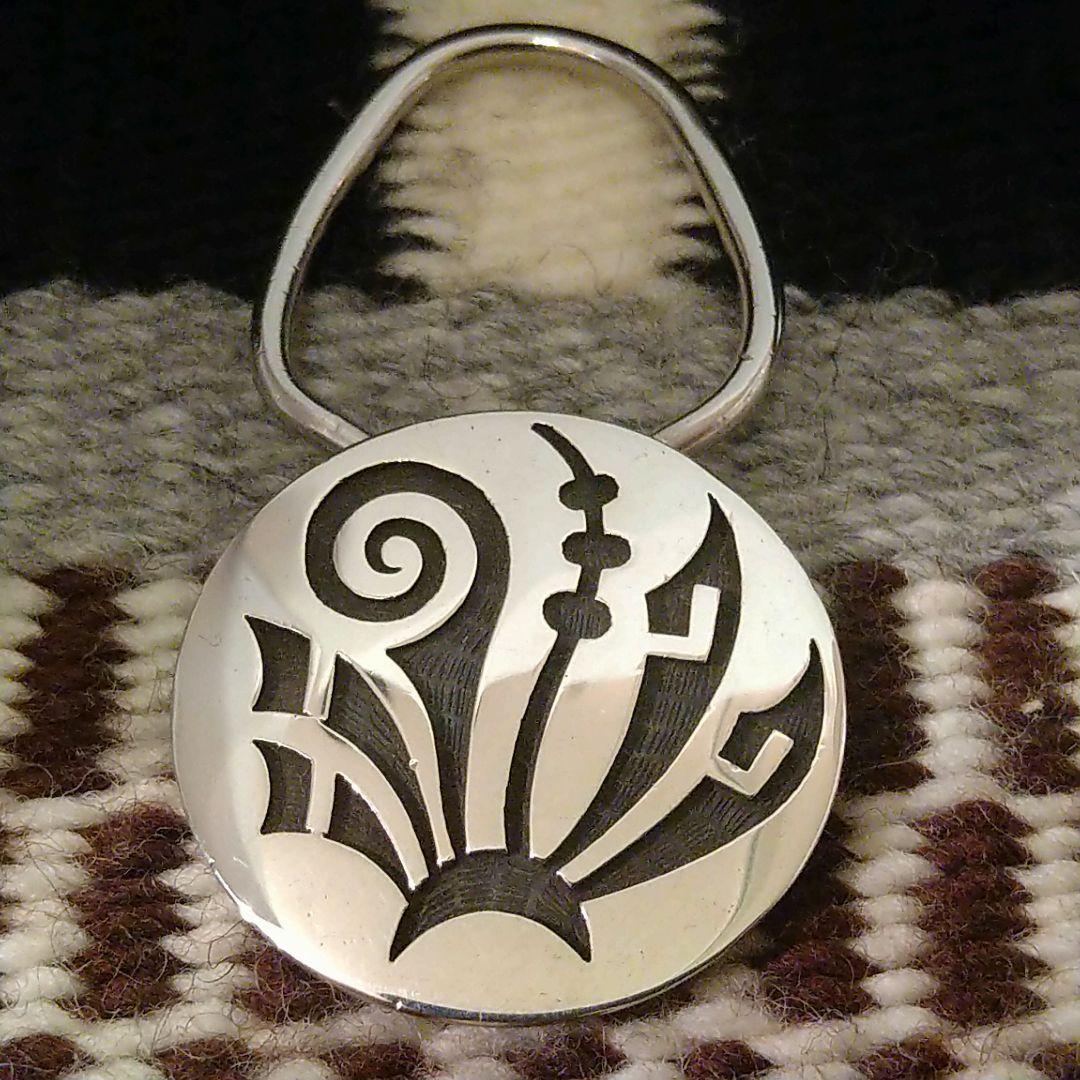 わんです。Hopi Vintage Lawrence Saufkie